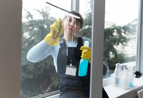 Nettoyage de vitres intérieures et extérieures à Aubusson